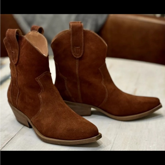 Stylish Steve Madden brown suede, leather cowgirl, boots, 🥾 Suede Boots - Picture 4 of 4